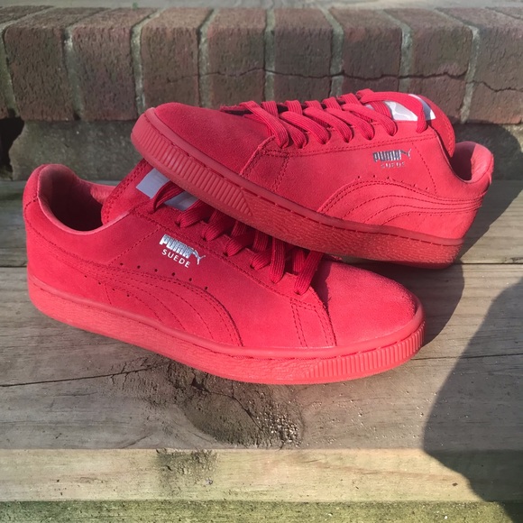 red puma tennis shoes